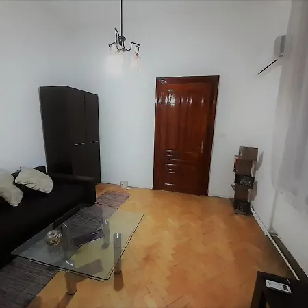 Apartment Newly Refurbished With Patio *